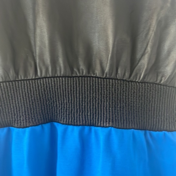 Danier Genuine Leather and stretch fabric dress in blue and black SIZE M - Picture 5 of 9